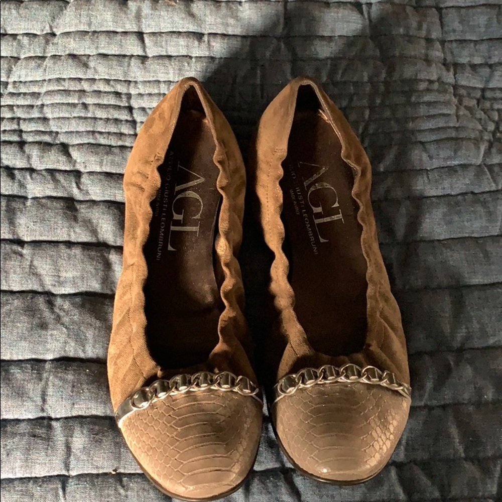 NWOB AGL taupe suede captoe ballet flat — Sz 12/42